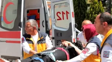 Bisikletli Gençler, Özel Halk Otobüsüyle Çarpıştı: 2 Yaralı