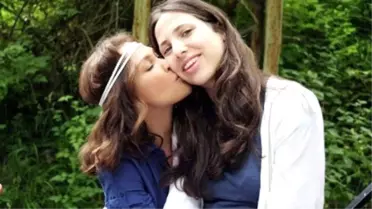 Hülya Avşar, Kızı Zehra Çilingiroğlu'nun Adını Eline Yazdı
