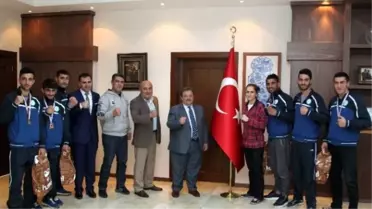 Beü'de Başarılı Sporcular Ödüllendirildi