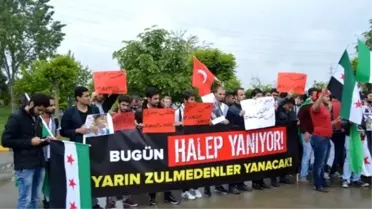 Üniversite Öğrencilerinden Halep Protestosu