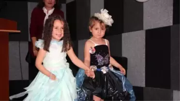 Minik Öğrenciler Manken Abla ve Ağabeylerine Taş Çıkarttı