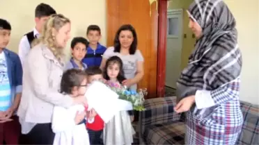 'Minik Yürekler' Suriyeli Kadınların Anneler Günü'nü Kutladı