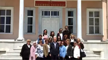 Vali'den Huzurevi Annelerine Ziyaret
