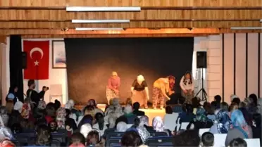 Bozyazılı Anneler, 'Anneler Günü'nde Tiyatro Oyunu İzledi