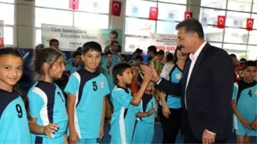 Toroslar'da Eski Çocuk Oyunları Şampiyonası Yapıldı