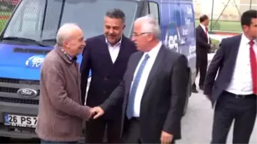Vali Tuna'dan Eskişehirspor'a Moral Ziyareti