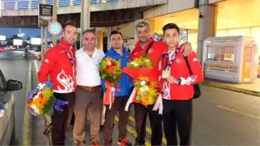 Avrupa Üçüncüsü Karateciler Yurda Döndü