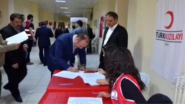 Bandırma Onyedi Eylül Üniversitesi Kızılay'a Kan Bağışladı