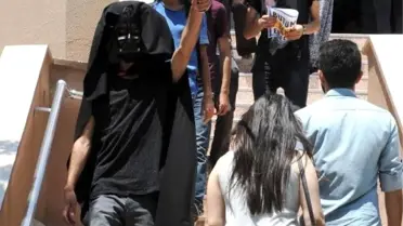 Üniversitelilerden 'Darth Vader'li Bütünleme Eylemi