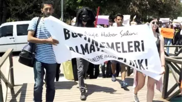 Üniversitelilerden 'Darth Vader'li Bütünleme Eylemi