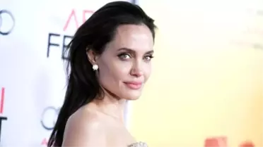 Angelina Jolie, Kamboçyalı 12 Kardeşin Hayatını Değiştirdi