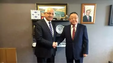 Büyükelçiyi Makamında Kabul Etti