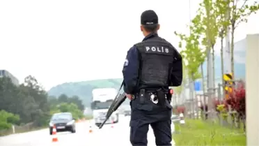 Çorum'da Trafik Polisleri Sürücülere Leblebi İkram Etti