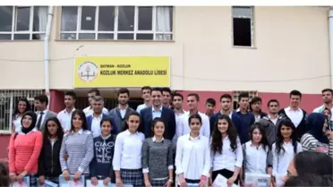 Kozluk'ta YGS'de Başarılı Olan Öğrencilere Tablet Bilgisayar Dağıtıldı