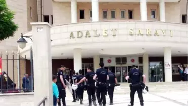 Lgbti Afişini Yırtan Doktor Hakkında Suç Duyurusu