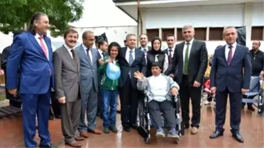 Engelli Bireylere Tekerlekli Sandalye Hediye Edildi