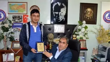 Başkan Arslan'dan, Safa Doğmaz'a Teşekkür Plaketi
