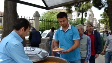 Gelibolu'da Çiftçiler Günü Nedeniyle Pilav Dağıtıldı