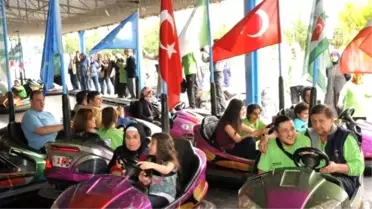 Engelli Vatandaşlar Lunaparkta Gönüllerince Eğlendi