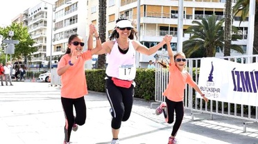 İzmir'de 19 Mayıs Coşkusu Koşu ile Başladı