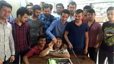 Kahramanmaraş İhlas Öğrenci Yurdu'nda Mezuniyet Sevinci