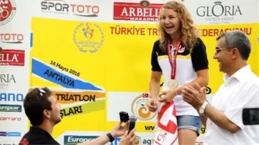 Türkiye ve Balkan Şampiyonu Triatlete Sürpriz Evlenme Teklifi