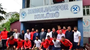 Vali Kaban, Şampiyon Takımı Kutladı