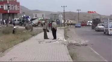 Derik'te Freni Boşalan Vinç Yüklü Tır, Ticari Araca Çarparak Durabildi, 5 Kişi Yaralandı