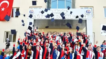Gaün Nizip Eğitim Fakültesinde Mezuniyet Coşkusu