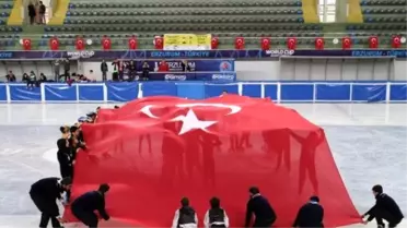 19 Mayıs'ı Buzda Dev Türk Bayrağı Açarak Kutladılar