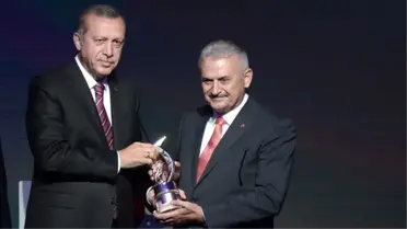 AK Parti'den Erdoğan Resti: AK Parti ve Erdoğan Arasında Mesafe Yoktur