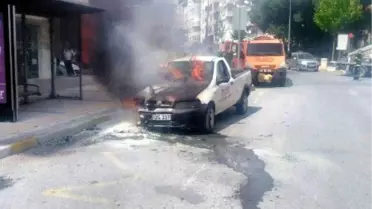 Söke'nin Şehir Merkezinde Araç Alev Topuna Döndü