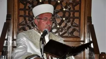 Berat Kandili'nde Vatandaşlar Camilere Akın Etti
