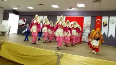 Burhaniye'de Anne ve Çocuklarının Oyunları Büyüledi