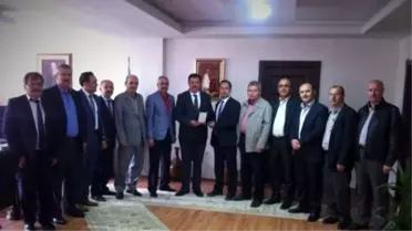 Günyüzülüler Derneği'nden Necmi Özen'e Plaket
