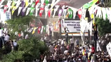 Öldürülen Işid Emiri Durmaz'ın Diyarbakır'da Bombalanan Miting Alanında Görüntülendiği İddia Edildi
