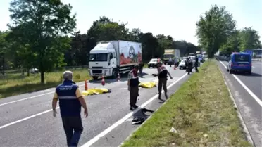 Kamyon Önünde Giden Motosikleti Biçti: 2 Ölü