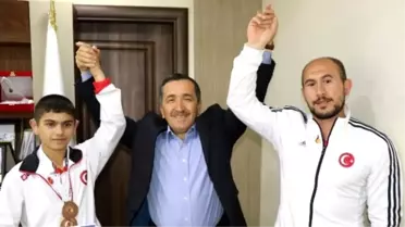 Büyükşehir Dünya Üçüncüsü Sönmez'i Altınla Ödüllendirdi