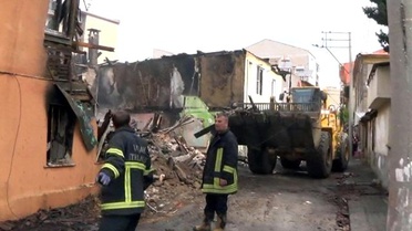 Uşak'ta Çıkan Yangında 5 Ev Kül Oldu