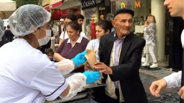 Alsancak Şenliği'nde 'Balık-ekmek Şenliği'