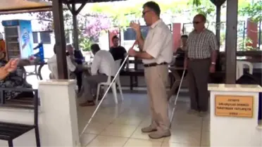 Beyaz Baston ile Özgürce Yürüyorlar