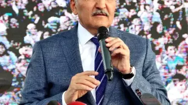 Tıp Festivalinde Gökten Mesir Macunu Yağdı