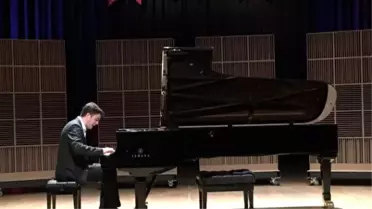 Genç Piyanist Utku Asan Beşiktaş'ta Konser Verdi