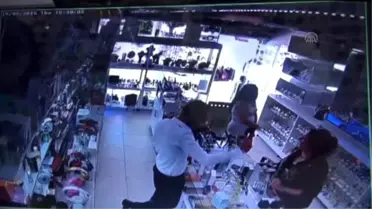 İranlı Turistlerin Hırsızlık Anları Güvenlik Kamerasında