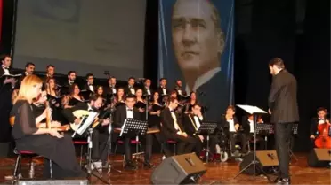 90 Yaşındaki Aladdin Yavaşca Sahnede