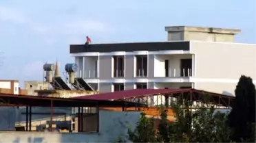 Annesi, Eşi ve Çocuklarını Sokağa Atınca İntihar Etmek İstedi