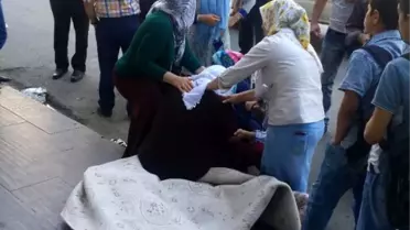 Kadının Üzerine Halı Düştü!