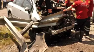 Bariyere 'Ok' Gibi Saplanan Otomobilin Sürücüsü Öldü