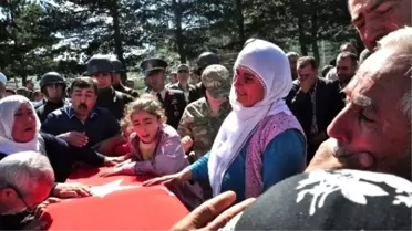 Şehit Korucu Kürtçe Ağıtlarla Uğurlandı