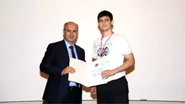 Matematik Olimpiyatları'nın Şampiyonları Ödüllerini Aldı